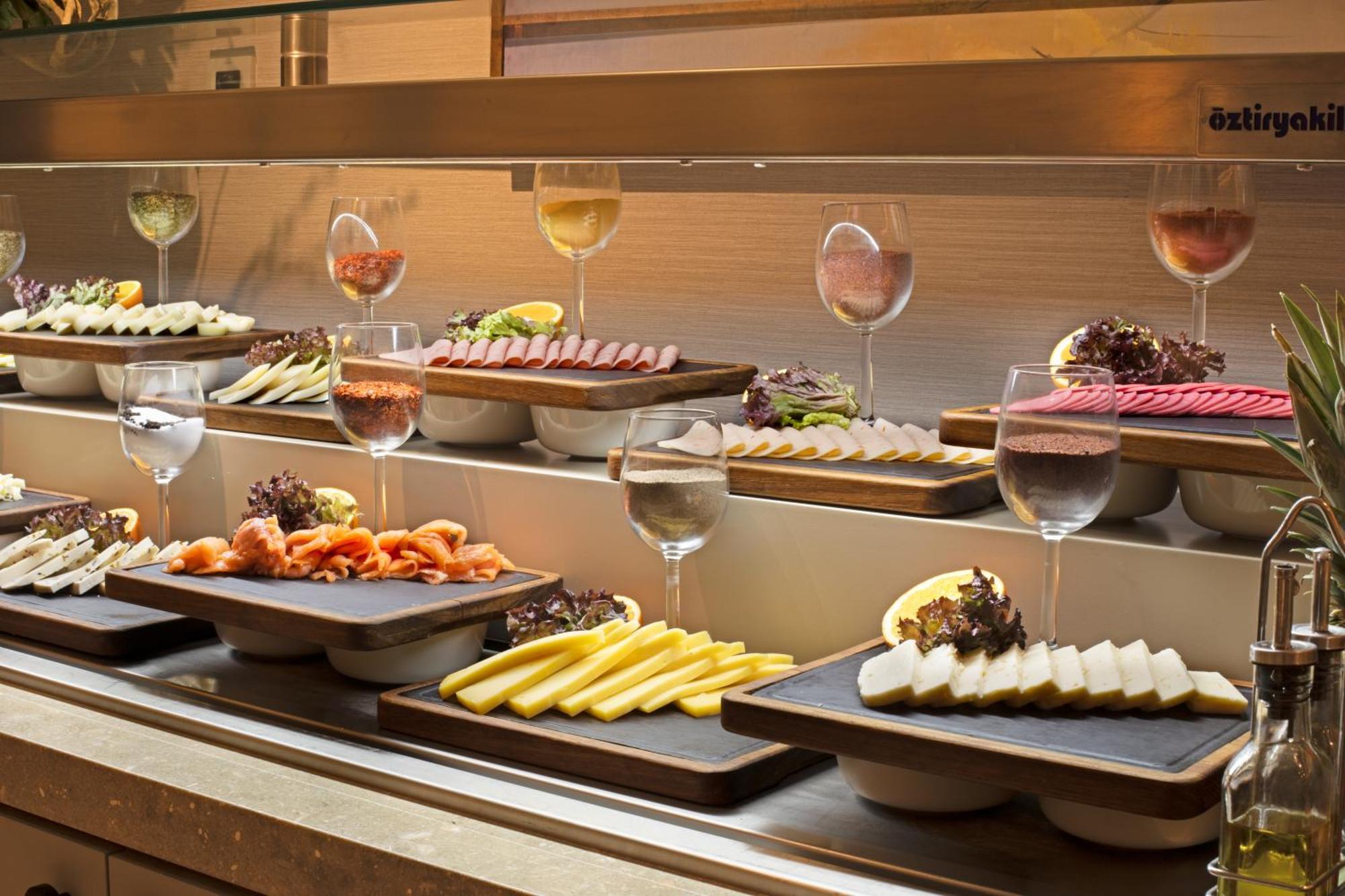 Bentley Hotel Old City-Special Class Stambuł Zewnętrze zdjęcie A buffet at a hotel
