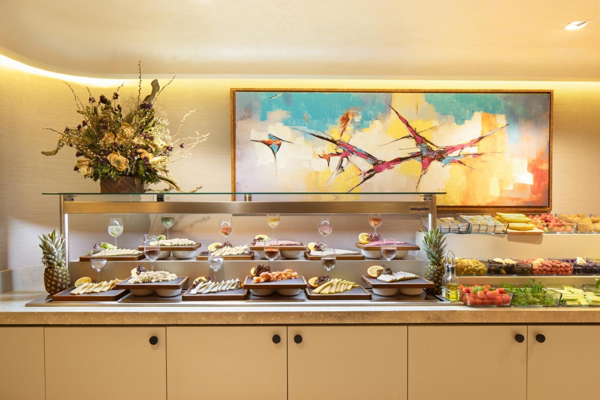Bentley Hotel Old City-Special Class Stambuł Zewnętrze zdjęcie A buffet at a hotel