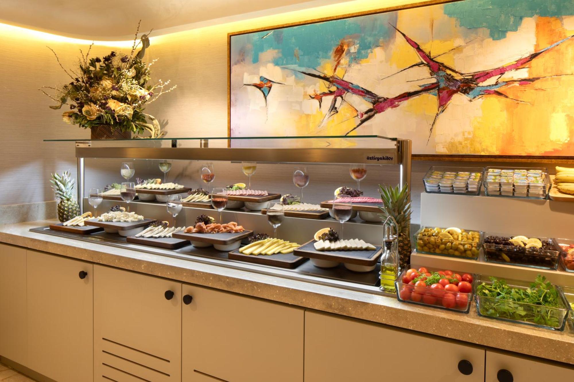 Bentley Hotel Old City-Special Class Stambuł Zewnętrze zdjęcie A buffet at a hotel