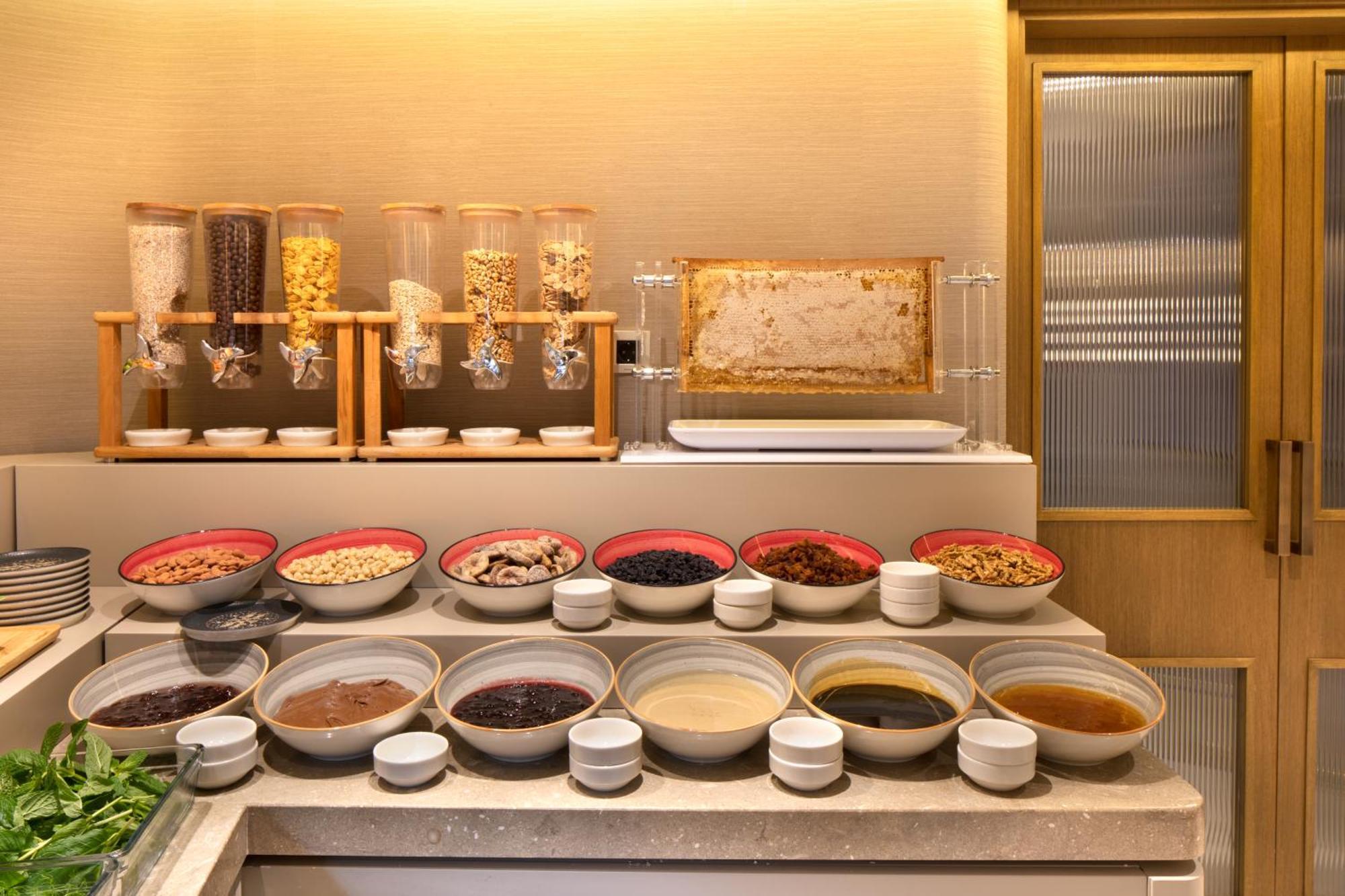 Bentley Hotel Old City-Special Class Stambuł Zewnętrze zdjęcie A selection of breakfast cereals