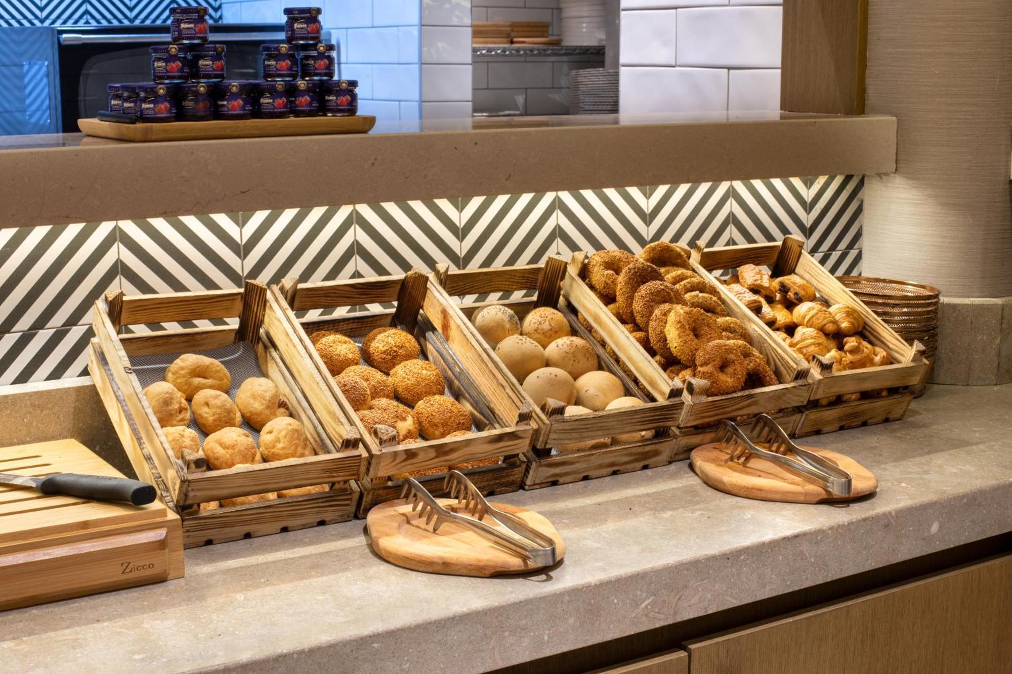 Bentley Hotel Old City-Special Class Stambuł Zewnętrze zdjęcie Buns at a buffet