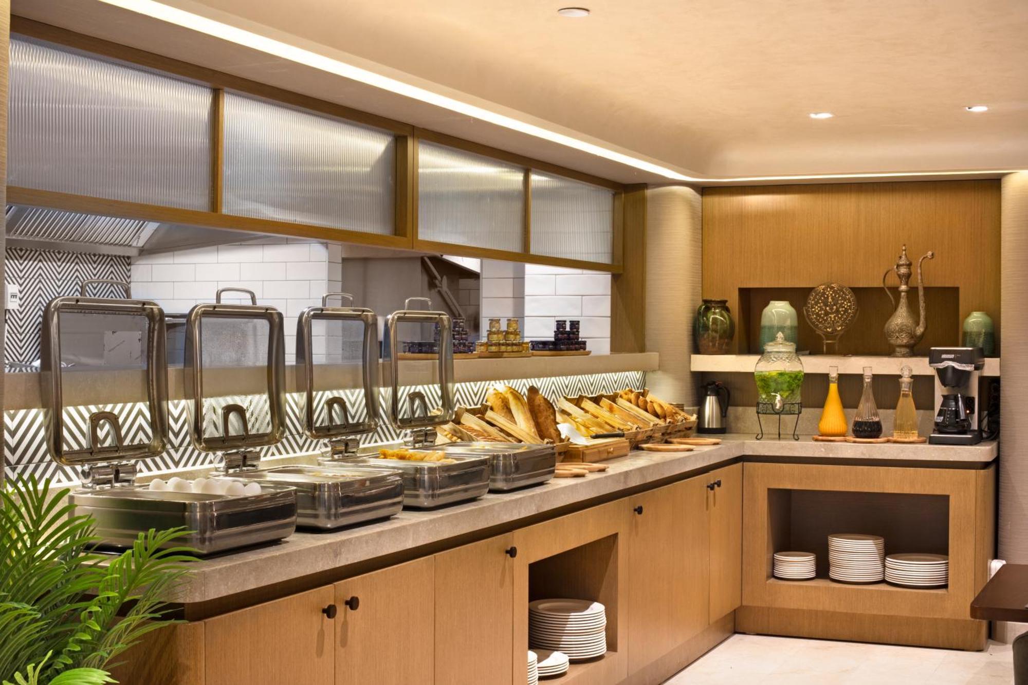 Bentley Hotel Old City-Special Class Stambuł Zewnętrze zdjęcie The buffet at the lounge